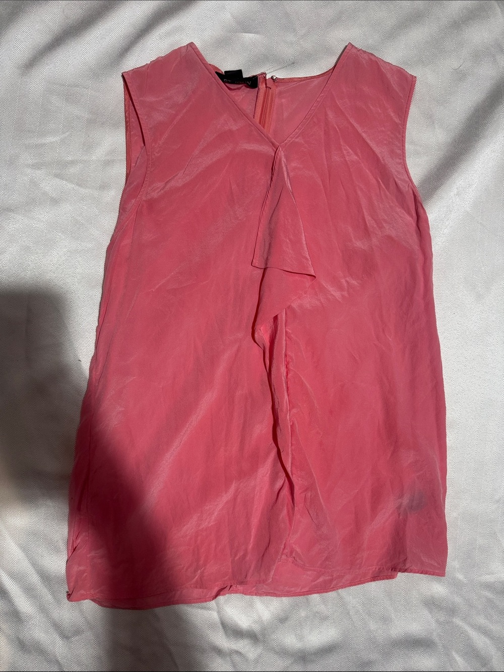 St. John Coral Pink Sleeveless Ruffle V-Neck Camisole